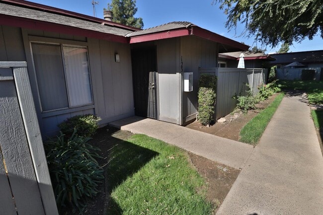 Photo - 4504 N Valentine Ave Unit 123