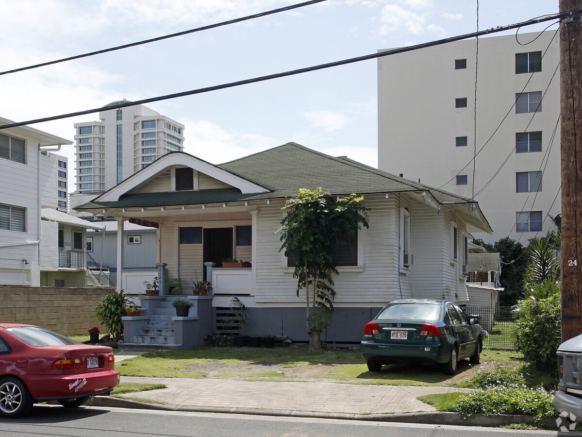 Photo - 2121 Fern St Apartments
