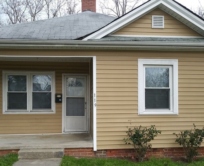 Building Photo - Chapel Hill / 3BR House on S Graham St AVA...