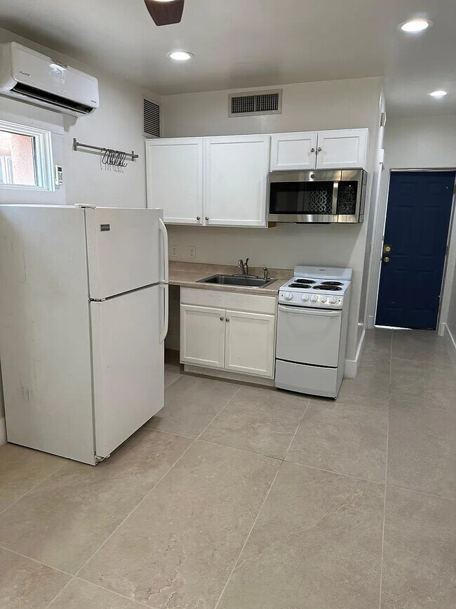 Photo - 2410 E 1st St Townhome