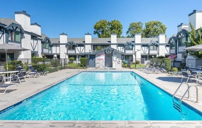 Building Photo - 19221 Sherman Way Unit #7