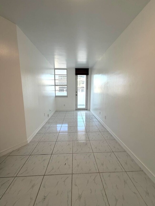 Photo - Live where Lincoln Road meets the Ocean in a full service resort-style condominium in South Beach!