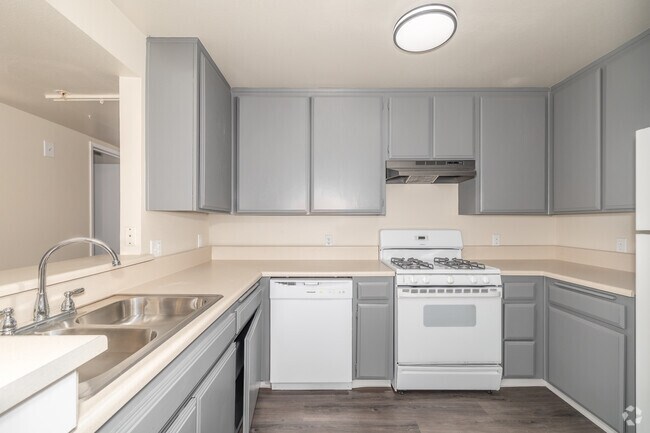 3BR, 2BA - 1,045SF - Kitchen