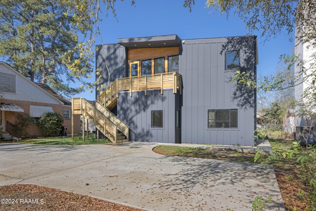 Photo - 306 W Taft St