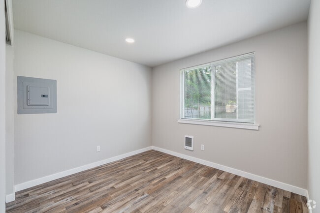 2BR, 1BA - 656SF - Bedroom - 1126 Sleater Kinney Rd SE