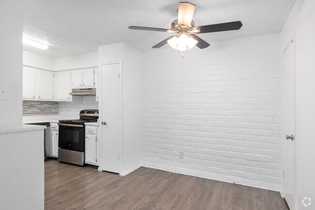 2 Bedroom Townhome - 1,160SF - Dining Room