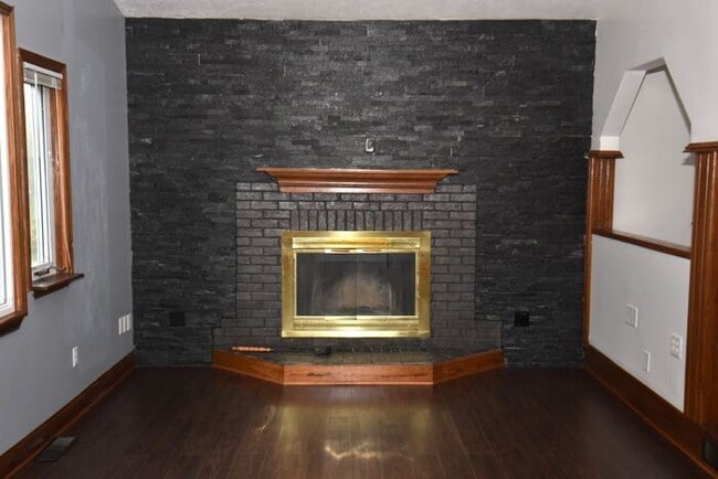 Photo - Mishawaka 4 bedroom with a Primary suite a...