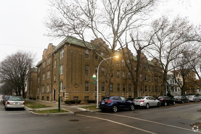 Building Photo - 2105 W Ainslie St Rental