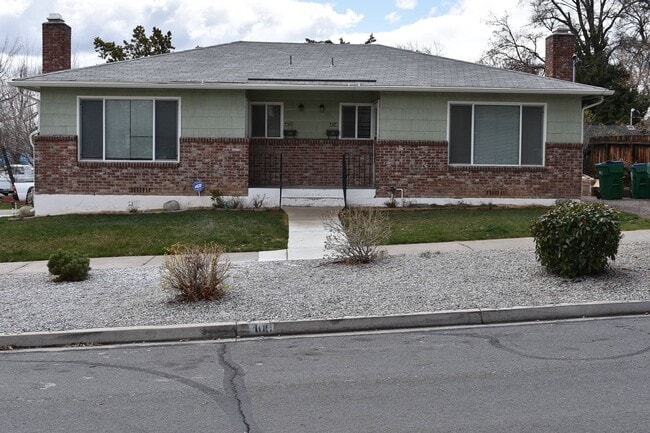 400-404 LaRue Ave. - 400-404 LaRue Ave. Apartment Unit 404