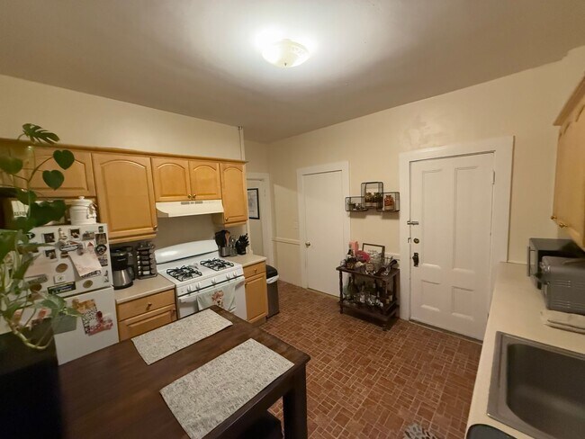 Photo - 14-16 Caldwell Ave Unidad 1R