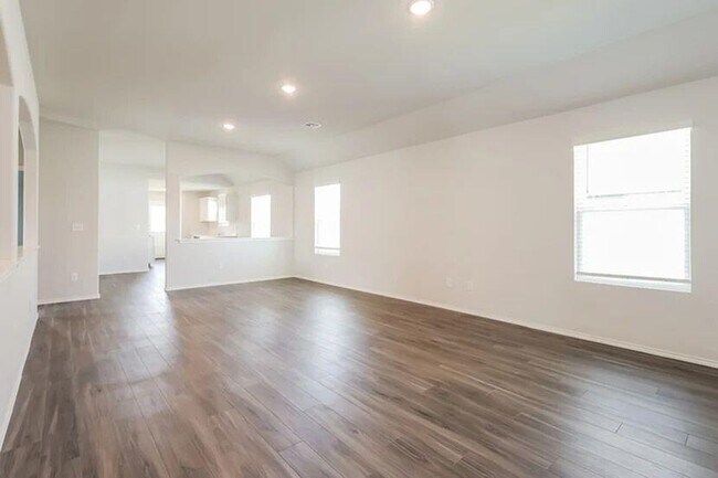 2504 Rosewood Ln