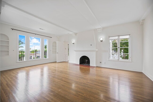 Building Photo - 1148 S Stanley Ave Unit Upper Rental