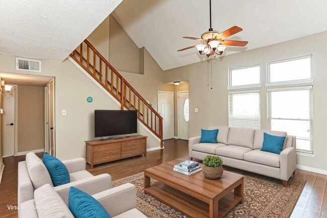 Photo - 511 Rosewood Ln