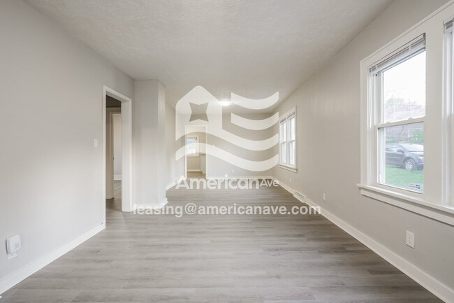 Photo - 1710 Elwood Ave