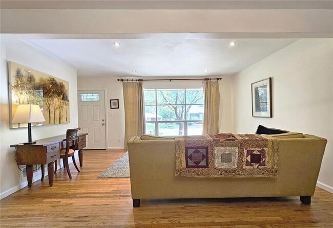 Photo - 194 Kenneth Dr