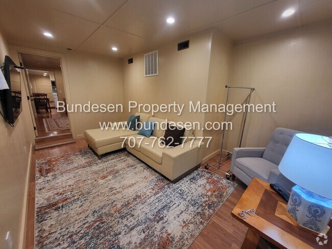 Building Photo - Fully Furnished 1-Bedroom Apartment with S...