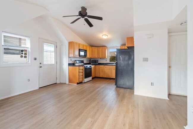 Photo - 689 2nd St Unit 2