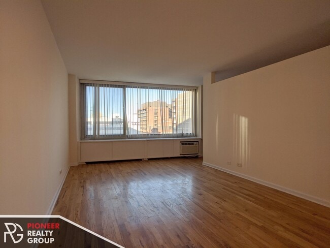 Building Photo - 826 W Wilson Ave Unit 4600-512 Rental
