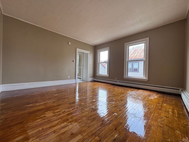 Building Photo - 41 Elm St Unit Apt 2