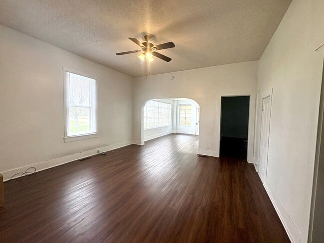 Photo - 595 N Washington St