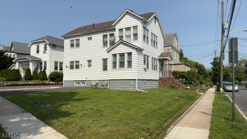 Photo - 198 Baldwin St