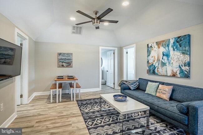 Building Photo - 5708 Park Blvd Unit 2