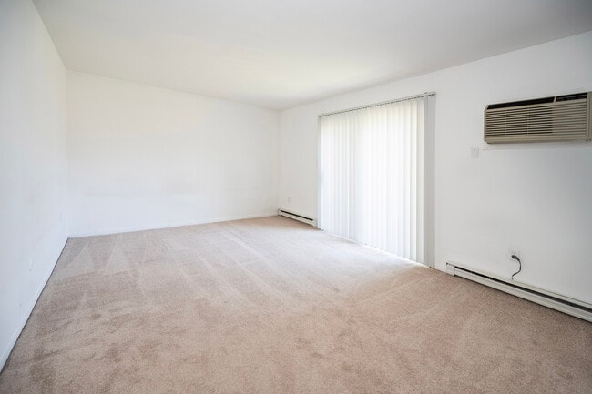 Bedroom - 3.5 Room, 1 Bed, 1 Bath