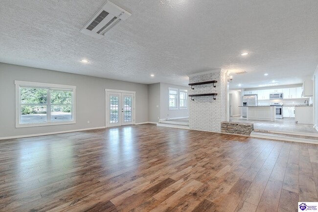 Photo - 343 Meadowview Dr