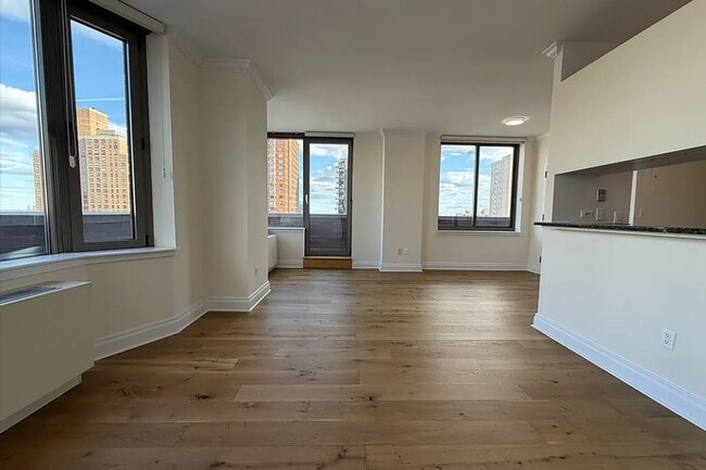 Photo - 400 E 90th St