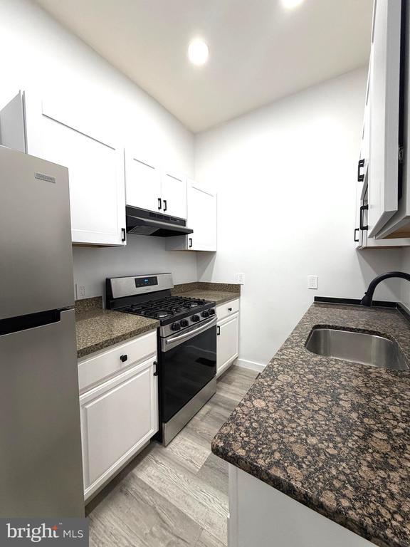 Photo - 330 N 2nd St