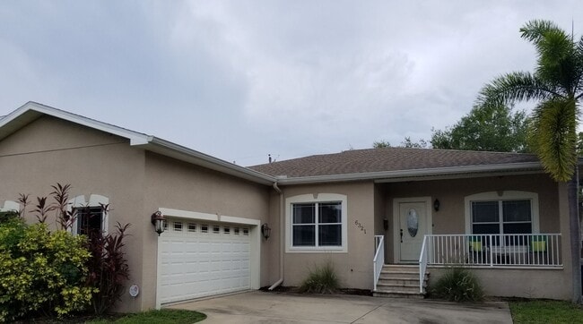 THREE BEDROOM NORTHEAST ST. PETERSBURG HOME - THREE BEDROOM NORTHEAST ST. PETERSBURG HOME