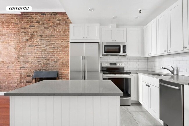 Building Photo - 7 W 95th St Rental