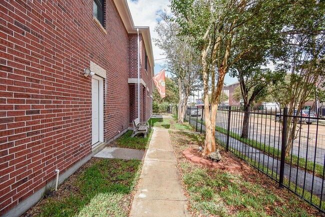 Building Photo - 3720 Link Valley Dr.