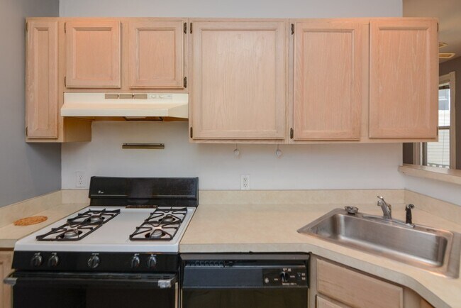 Photo - 3113 N Racine Ave Unit R2 HC