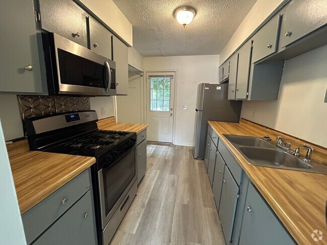 Building Photo - RATE DROP ALERT (was $1540/month)! Rental