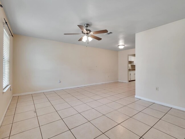 Photo - 2221 Timberwood Cir N