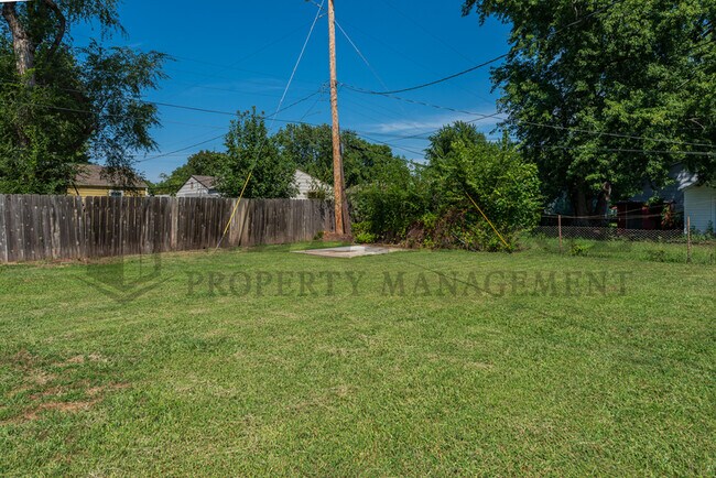 Photo - 5722 E Grand St