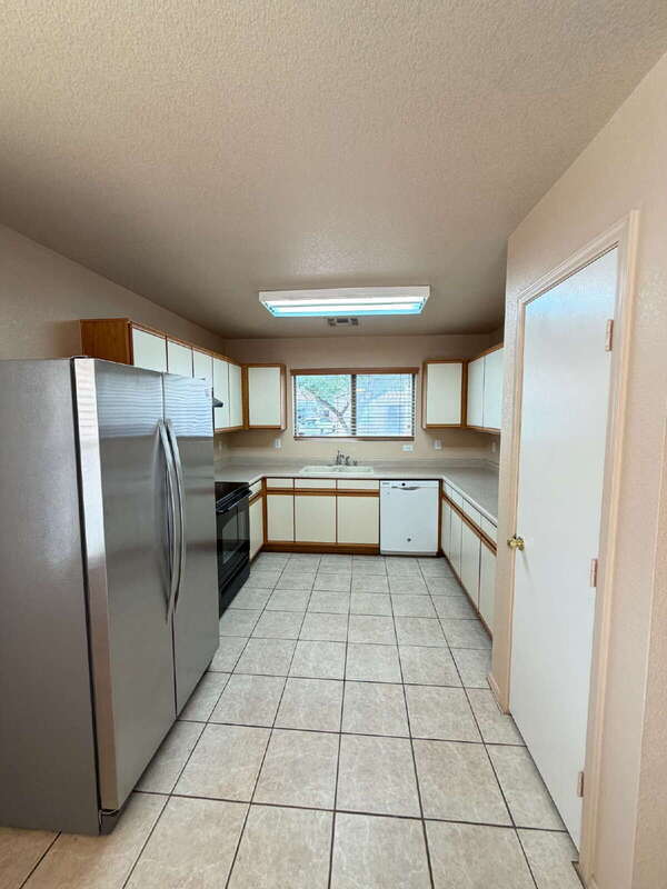 Photo - 3937 S Illinois St