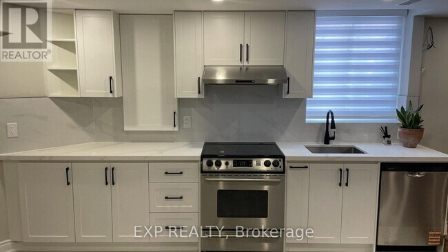 Photo - 94 Lensmith Dr