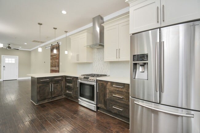 Photo - 318 Ennis St