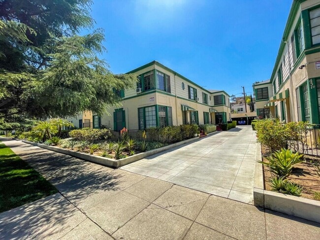 4230-4250 Los Feliz Blvd
