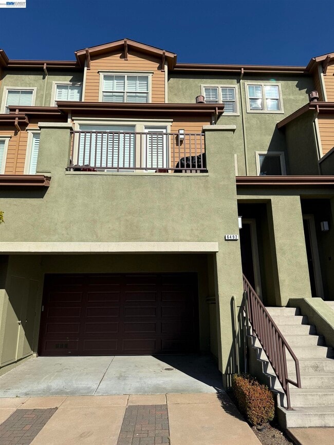 Building Photo - 6492 Bayview Dr