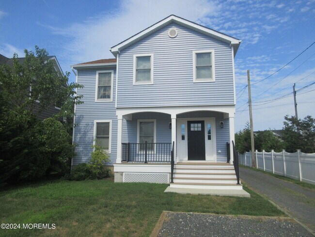 Photo - 7 Riverdale Ave House