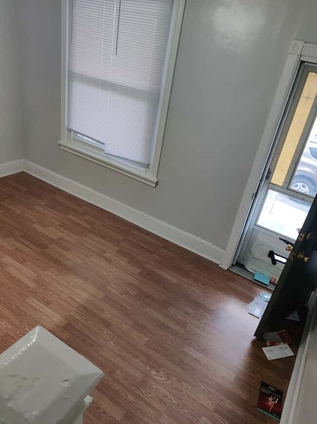 Photo - 2170 Conlyn St