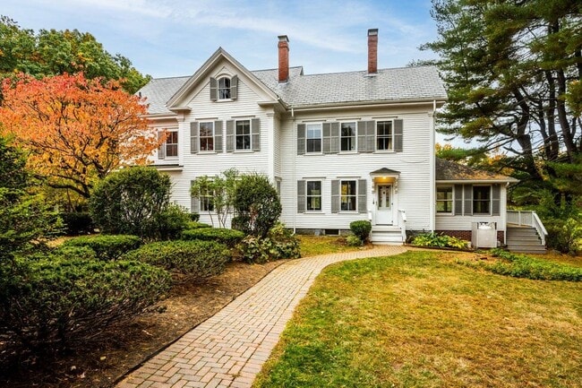 Photo - 110 Exeter Rd