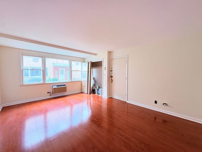 Photo - 3201 W Berwyn Ave