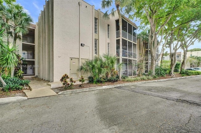 Building Photo - 469 N Pine Island Rd Unit B306