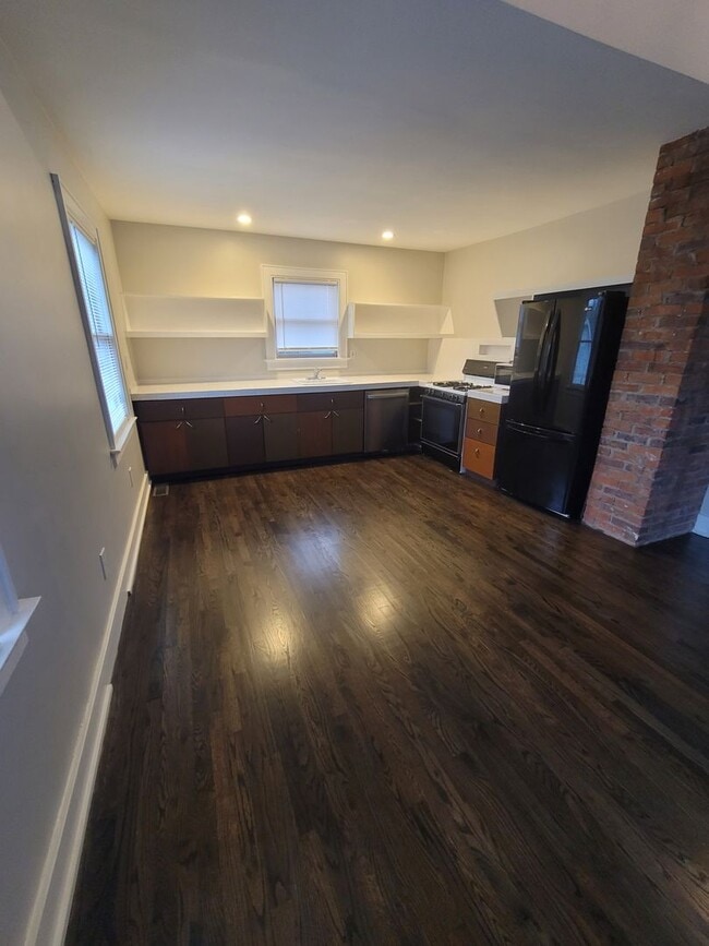 Photo - S305-2 Unit S305-2