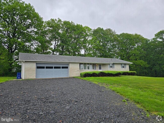 Building Photo - 415 Schuylkill Mountain Rd Rental