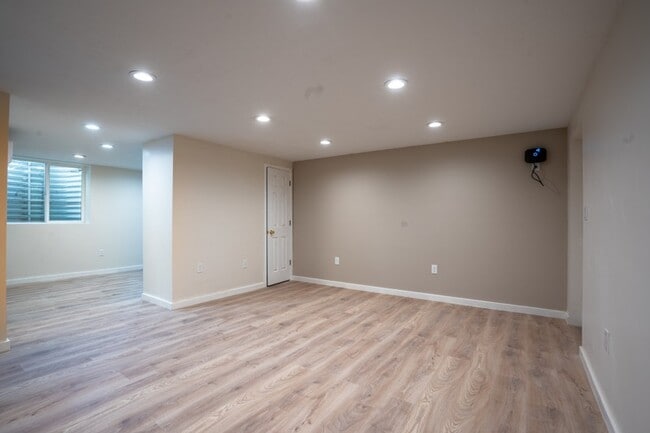 1042 Davenport Dr